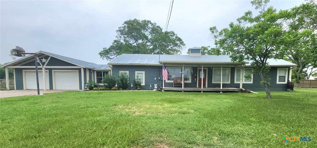 3.05 Acres of Residential Land with Home for Sale in Vanderbilt, Texas