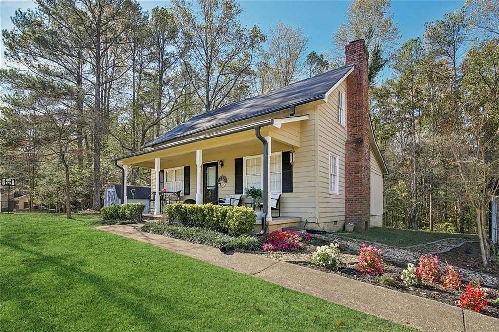 2 Acres of Residential Land with Home for Sale in Dallas, Georgia