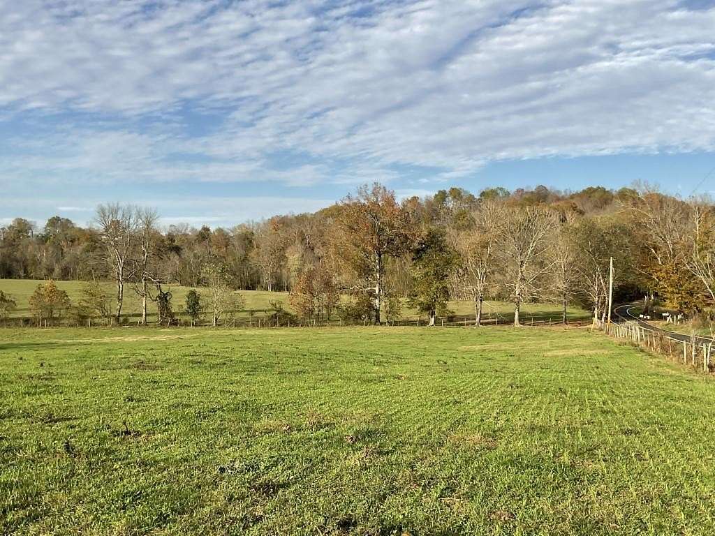 5 Acres of Land for Sale in Palmyra, Tennessee