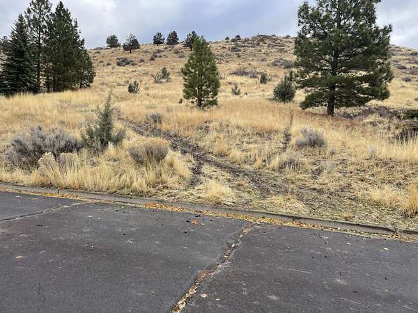 0.75 Acres of Land for Sale in Klamath Falls, Oregon