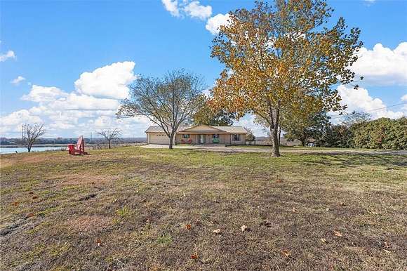 3.411 Acres of Residential Land with Home for Sale in Blue Ridge, Texas