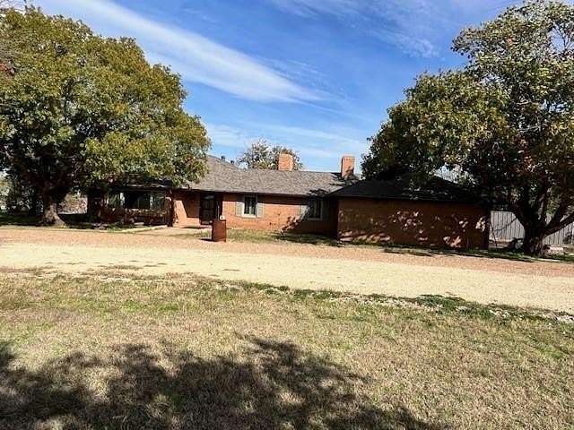 2 Acres of Residential Land with Home for Sale in Aspermont, Texas