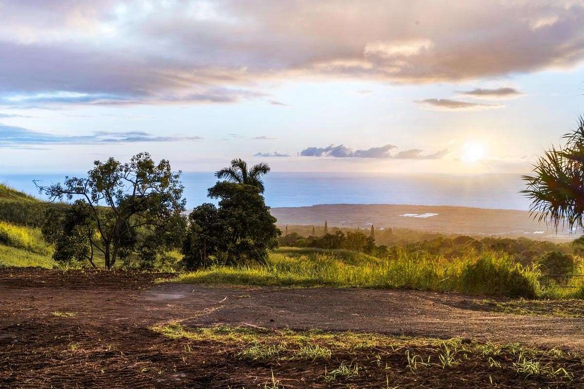 1.004 Acres of Residential Land for Sale in Holualoa, Hawaii