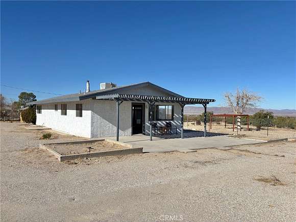 5 Acres of Residential Land with Home for Sale in Lucerne Valley, California