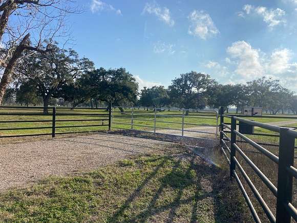 400.9 Acres of Agricultural Land for Sale in Cedar Lane, Texas