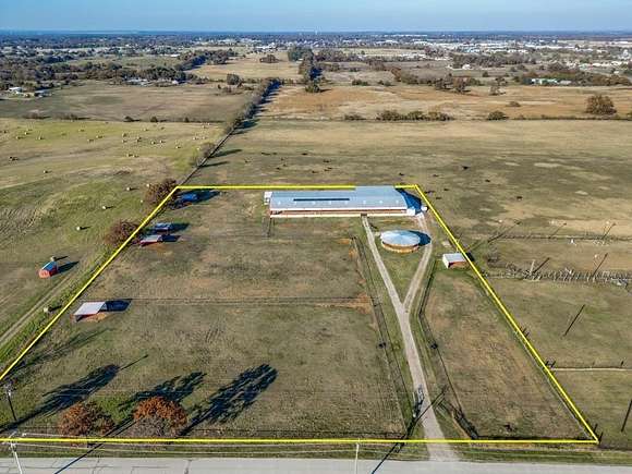 5.285 Acres of Land with Home for Sale in Cross Roads, Texas