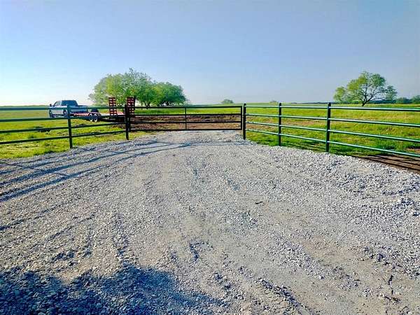 10 Acres of Agricultural Land for Sale in Mount Calm, Texas