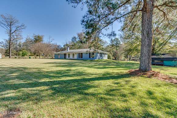 2.32 Acres of Residential Land with Home for Sale in Raymond, Mississippi