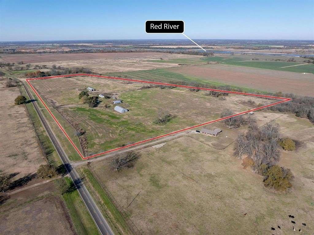 42.055 Acres of Agricultural Land with Home for Sale in Ivanhoe, Texas