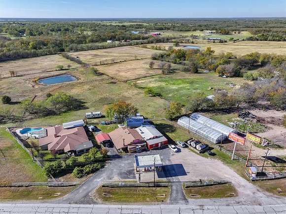 10 Acres of Mixed-Use Land for Sale in Wills Point, Texas