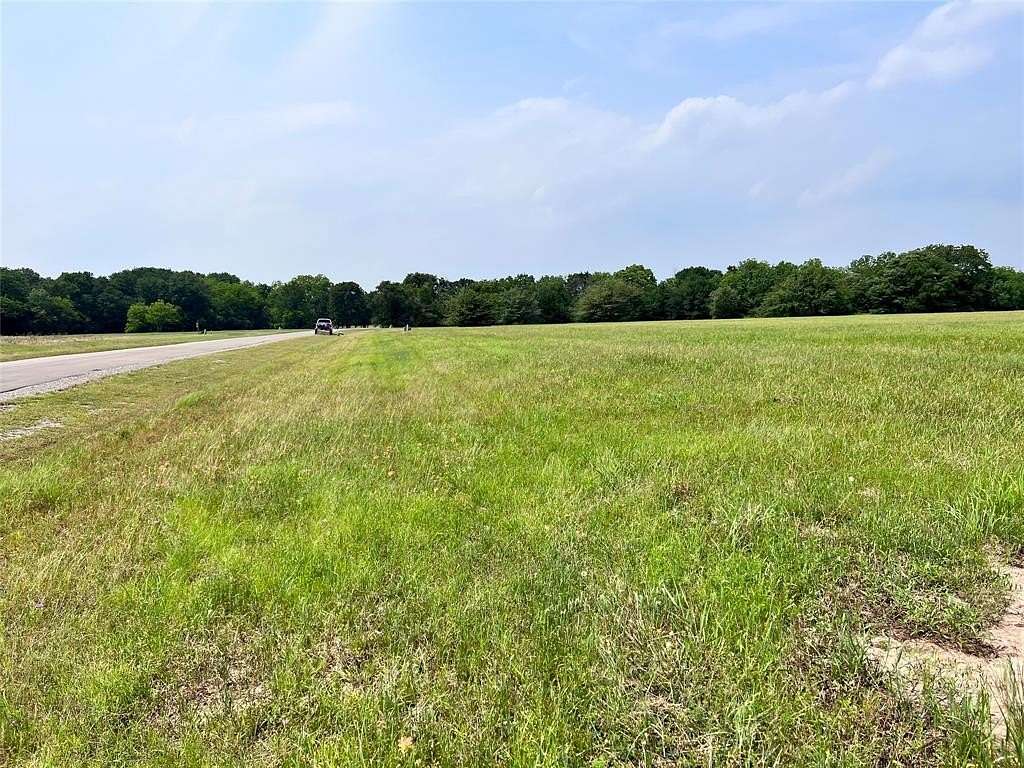 1.066 Acres of Land for Sale in Corsicana, Texas