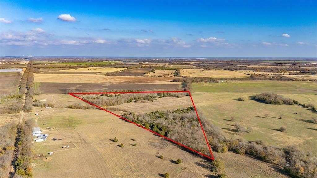 22 Acres of Land for Sale in Roxton, Texas