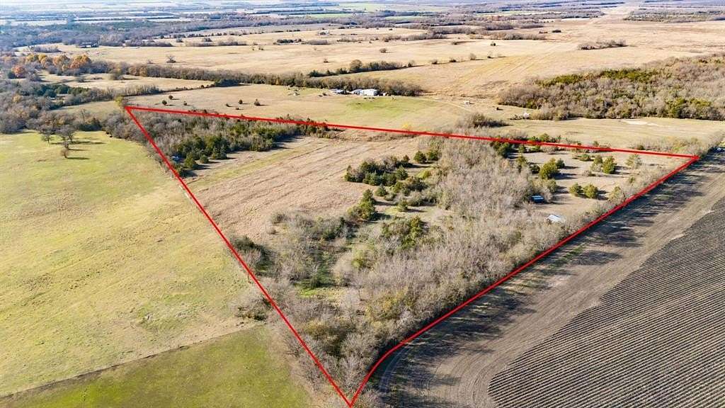 22 Acres of Land for Sale in Roxton, Texas