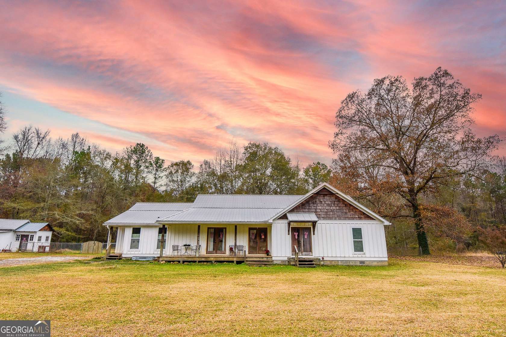 10.8 Acres of Land with Home for Sale in Molena, Georgia