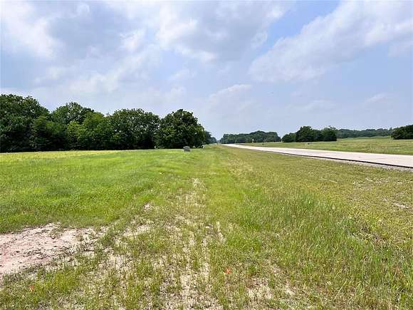 1.015 Acres of Residential Land for Sale in Corsicana, Texas