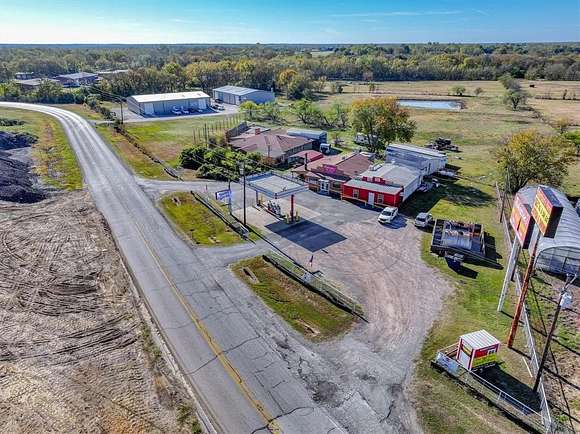 2.5 Acres of Mixed-Use Land for Sale in Wills Point, Texas