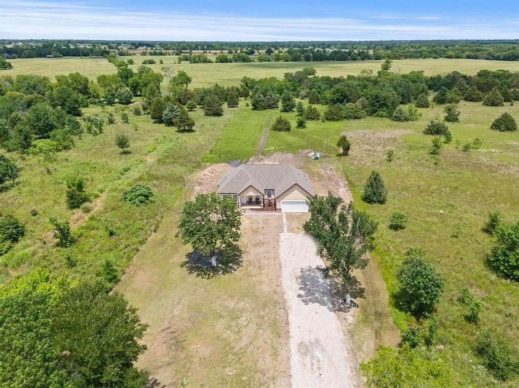 2 Acres of Residential Land with Home for Sale in East Tawakoni, Texas