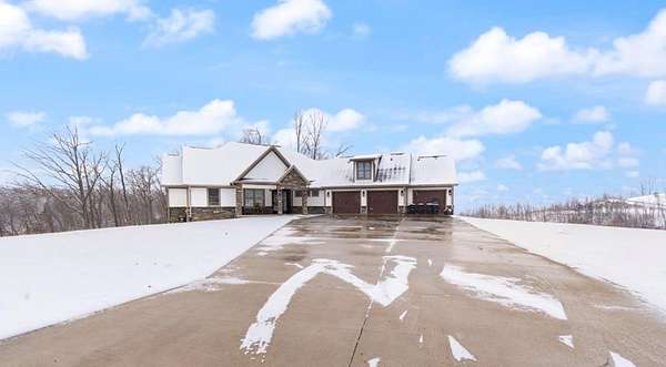 4.27 Acres of Land with Home for Sale in Hazard, Kentucky