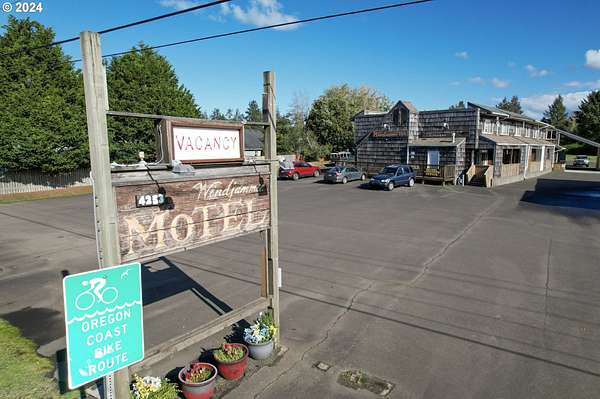 5.49 Acres of Improved Mixed-Use Land for Sale in Gearhart, Oregon