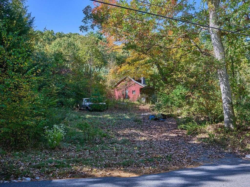 1.944 Acres of Residential Land for Sale in Charlton, Massachusetts