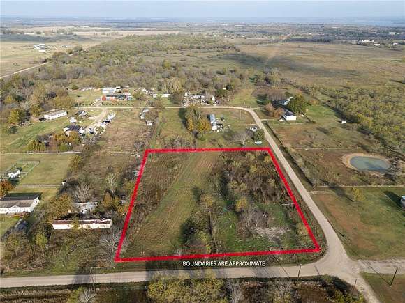 0.935 Acres of Residential Land for Sale in Corsicana, Texas