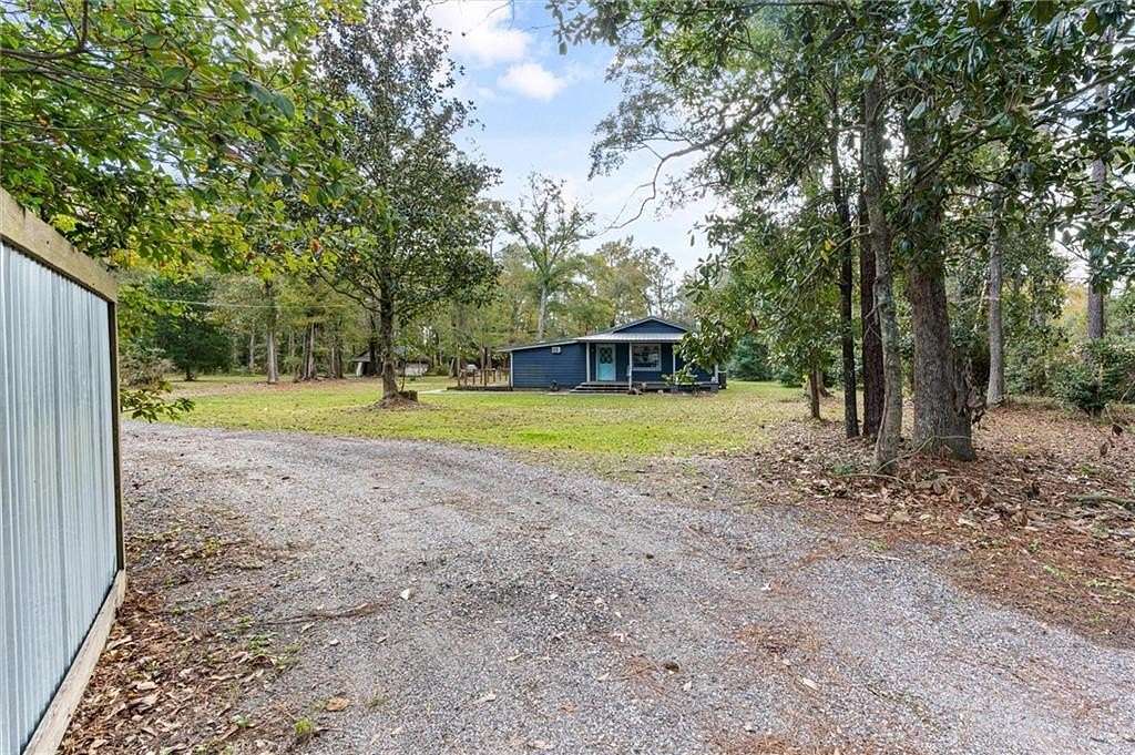 7.547 Acres of Residential Land with Home for Sale in Mobile, Alabama