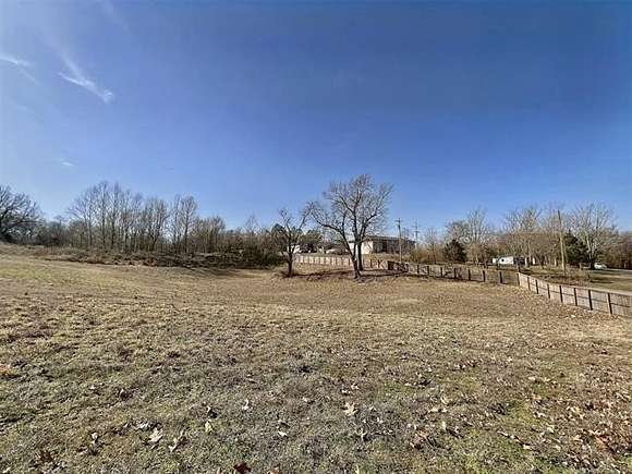 0.556 Acres of Residential Land for Sale in Tahlequah, Oklahoma