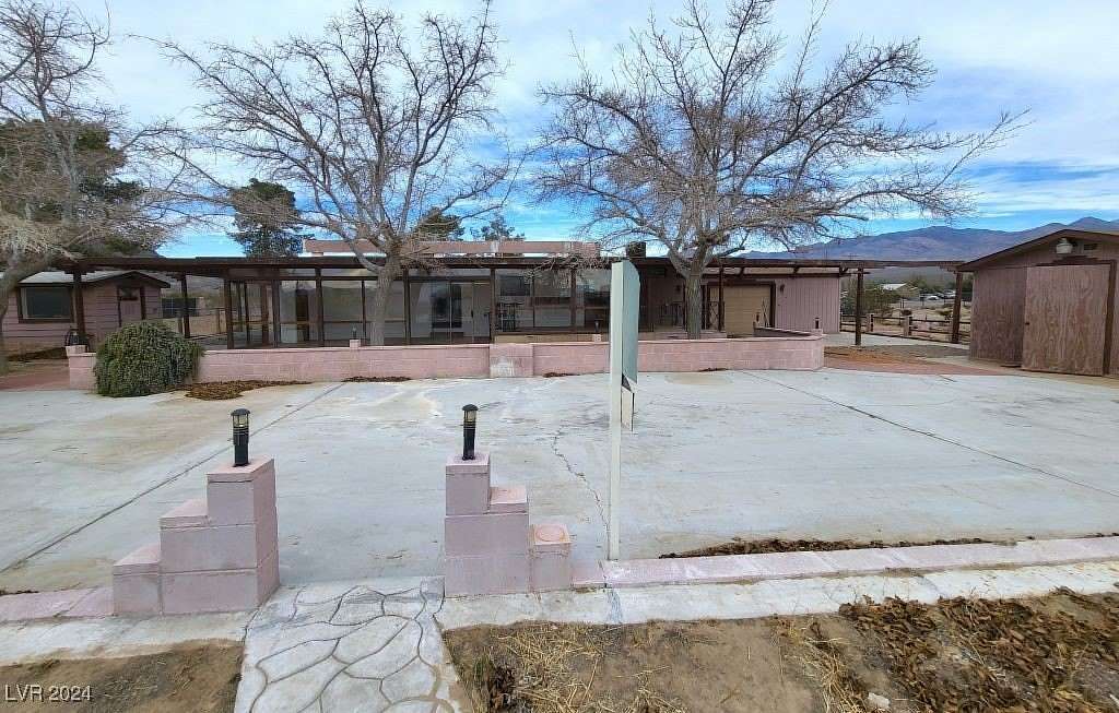 2.5 Acres of Residential Land with Home for Lease in Pahrump, Nevada