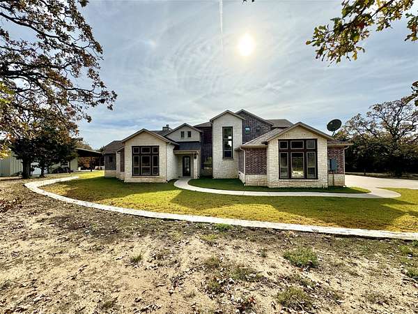 8.18 Acres of Land with Home for Lease in Tioga, Texas