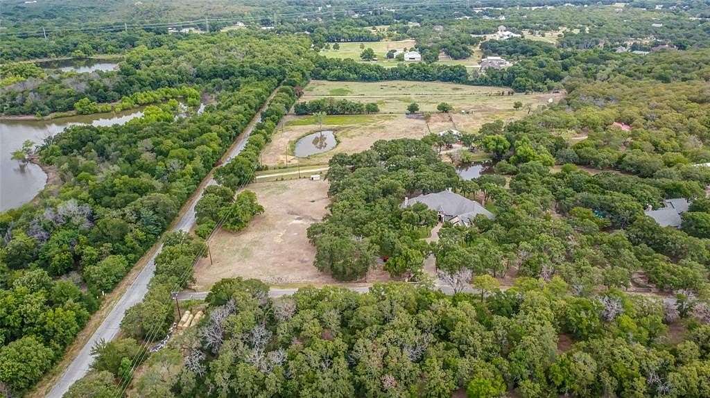 13.313 Acres of Land with Home for Sale in Aubrey, Texas