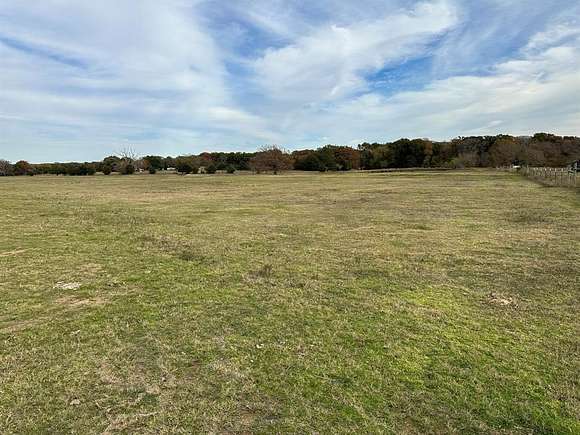 5.679 Acres of Agricultural Land for Sale in Bonham, Texas