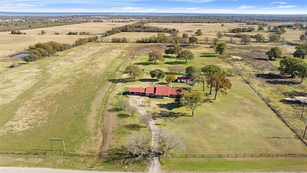 17.6 Acres of Land with Home for Sale in Kemp, Texas