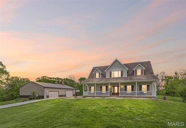 5 Acres of Residential Land with Home for Sale in Hardin, Illinois