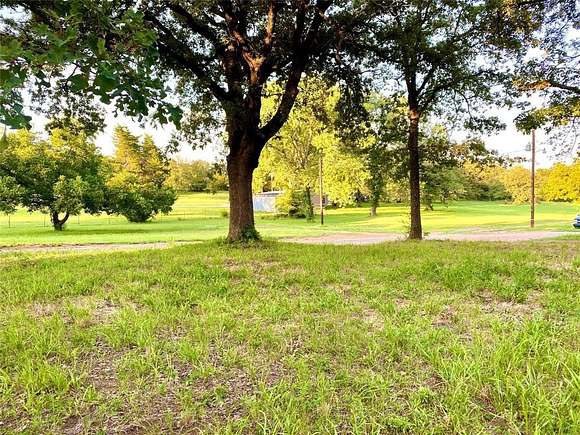 3.9 Acres of Residential Land with Home for Sale in Whitesboro, Texas