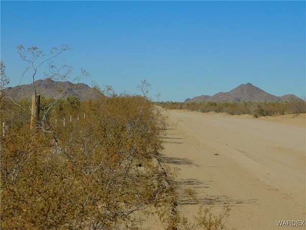 40 Acres of Land for Sale in Yucca, Arizona
