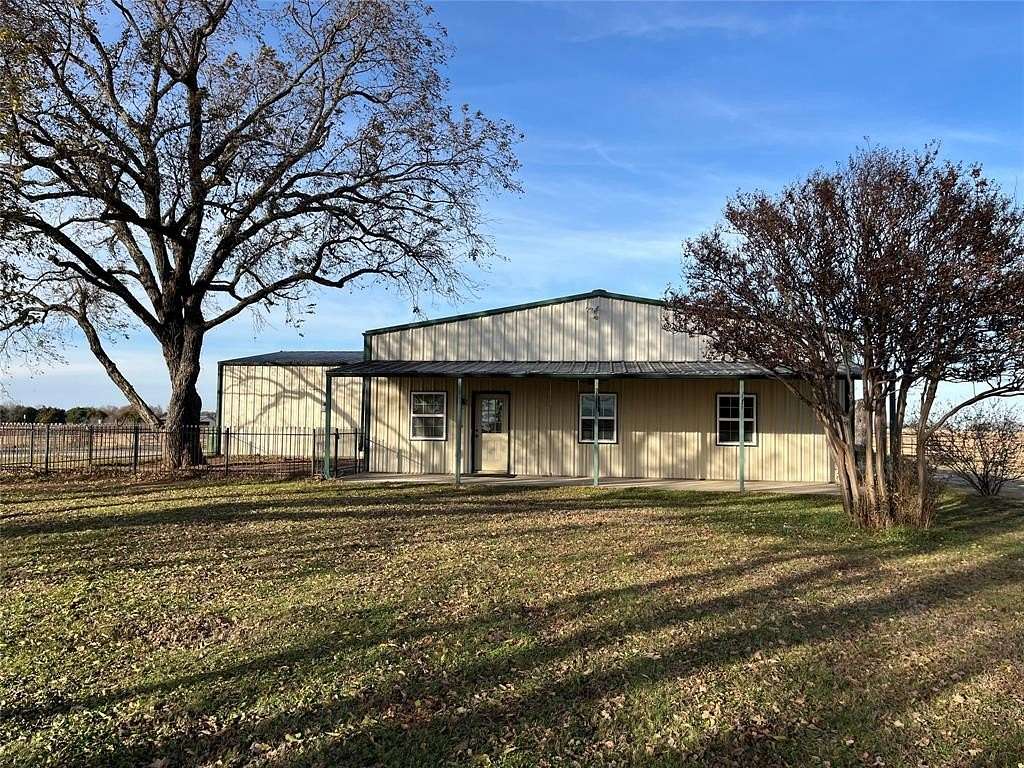 11.563 Acres of Land with Home for Lease in Collinsville, Texas