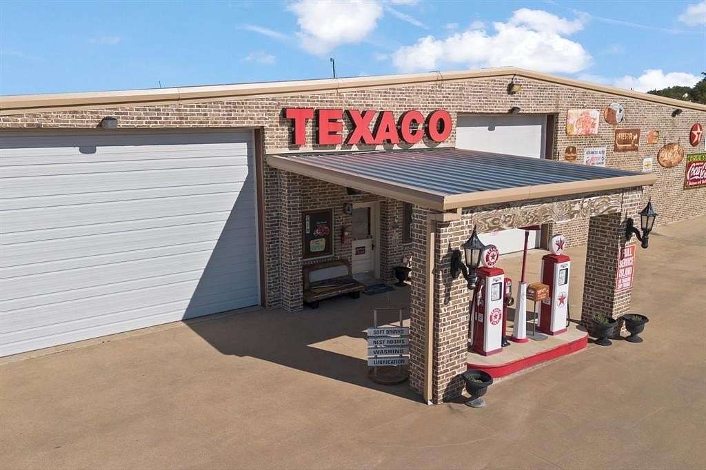 2 Acres of Improved Mixed-Use Land for Sale in Joshua, Texas