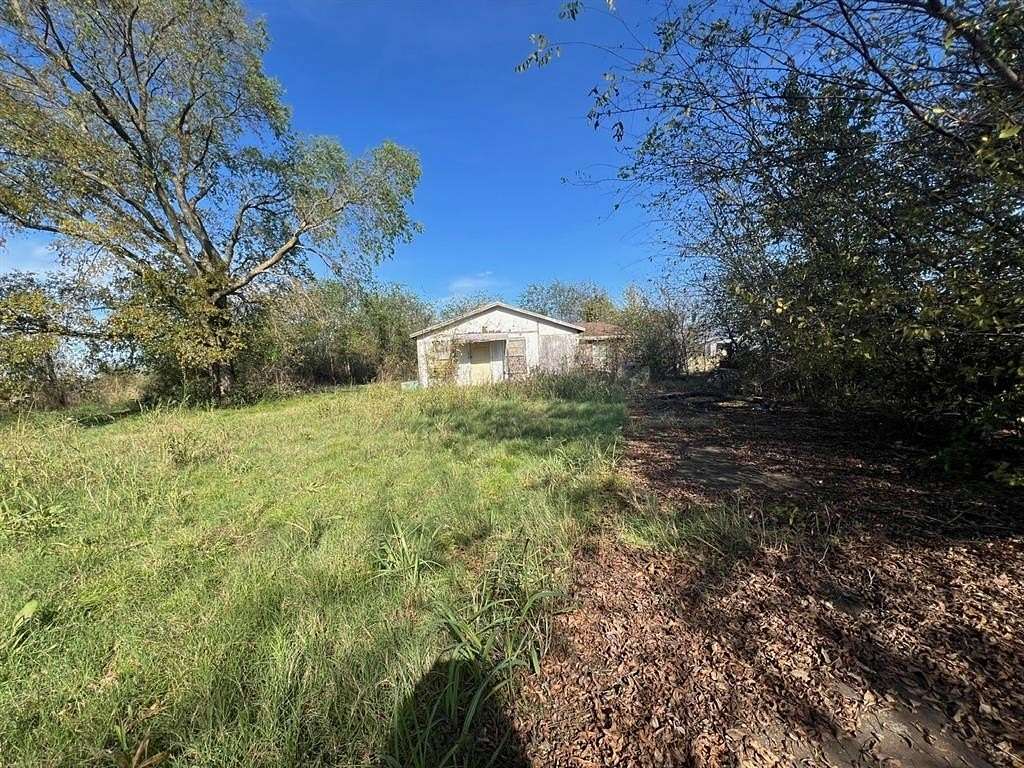 2.39 Acres of Residential Land with Home for Sale in Saltillo, Texas