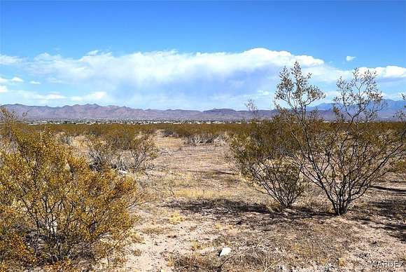 9.985 Acres of Land for Sale in Golden Valley, Arizona