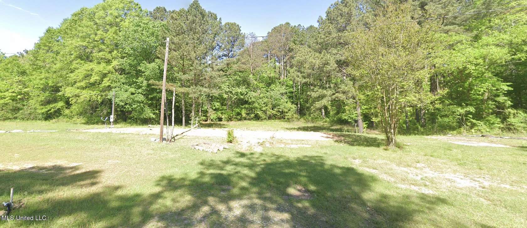 1.85 Acres of Residential Land for Sale in Camden, Mississippi