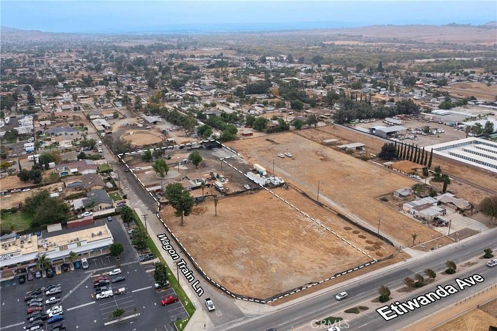 2.89 Acres of Improved Commercial Land for Sale in Jurupa Valley, California