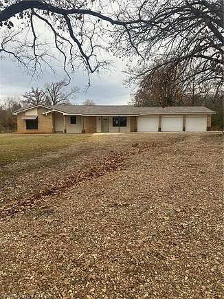 9 Acres of Residential Land with Home for Sale in Spiro, Oklahoma