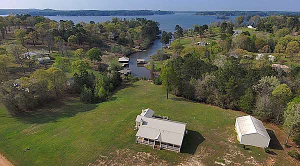 2.16 Acres of Residential Land with Home for Sale in Many, Louisiana