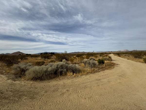 2.5 Acres of Residential Land for Sale in Rosamond, California