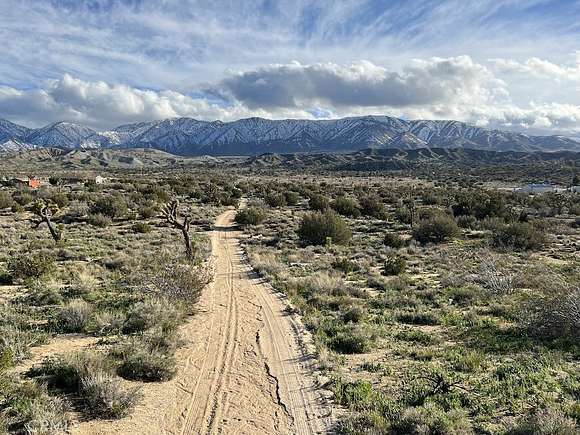 8.716 Acres of Land for Sale in Pearblossom, California