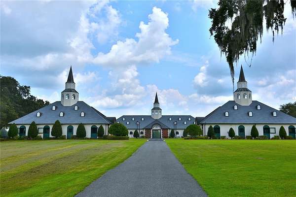 190 Acres of Agricultural Land with Home for Sale in Micanopy, Florida
