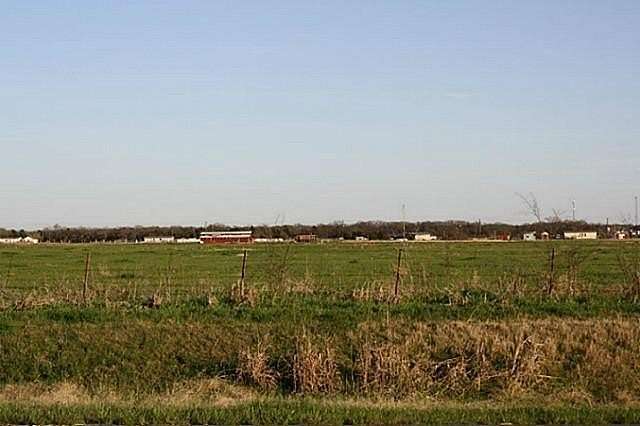 10 Acres of Residential Land for Sale in Terrell, Texas