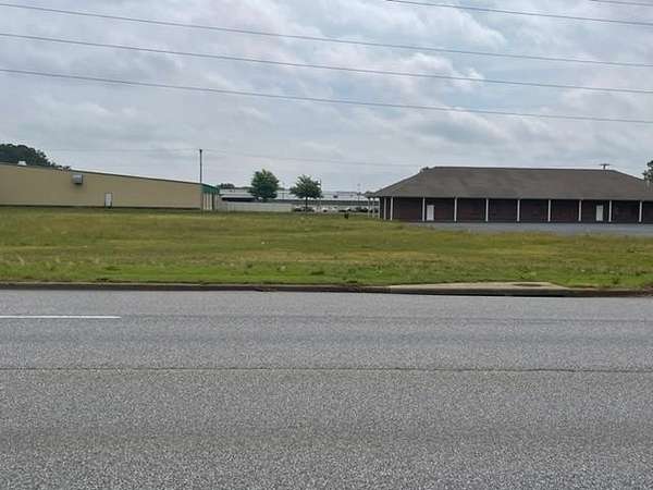 1.45 Acres of Commercial Land for Sale in Muscle Shoals, Alabama