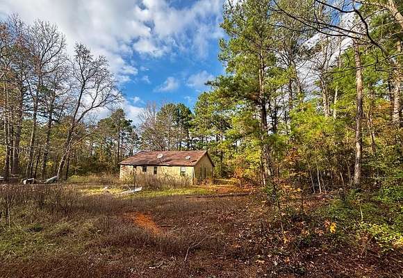 3.296 Acres of Residential Land with Home for Sale in Palestine, Texas