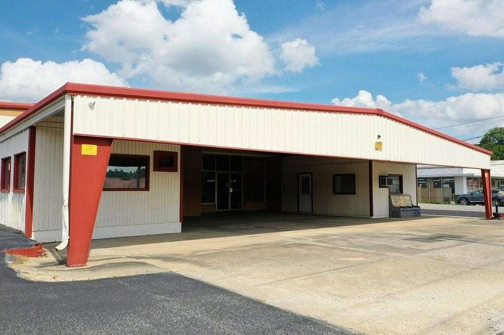 2.12 Acres of Improved Commercial Land for Sale in Hazlehurst, Georgia